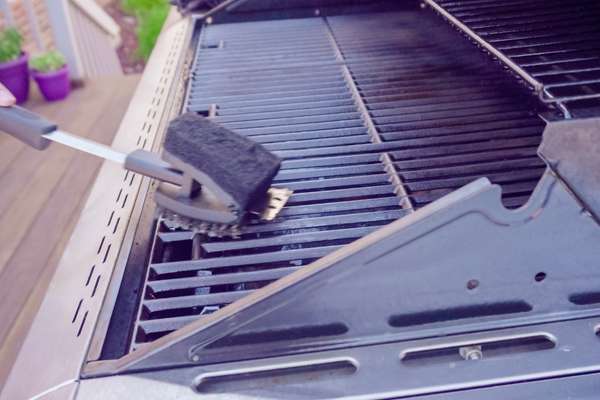 Cleaning Gas Grill Burners